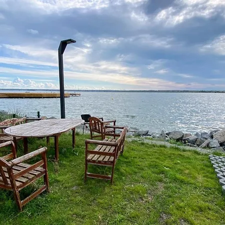 Miriam By The Lake * Mamaia
